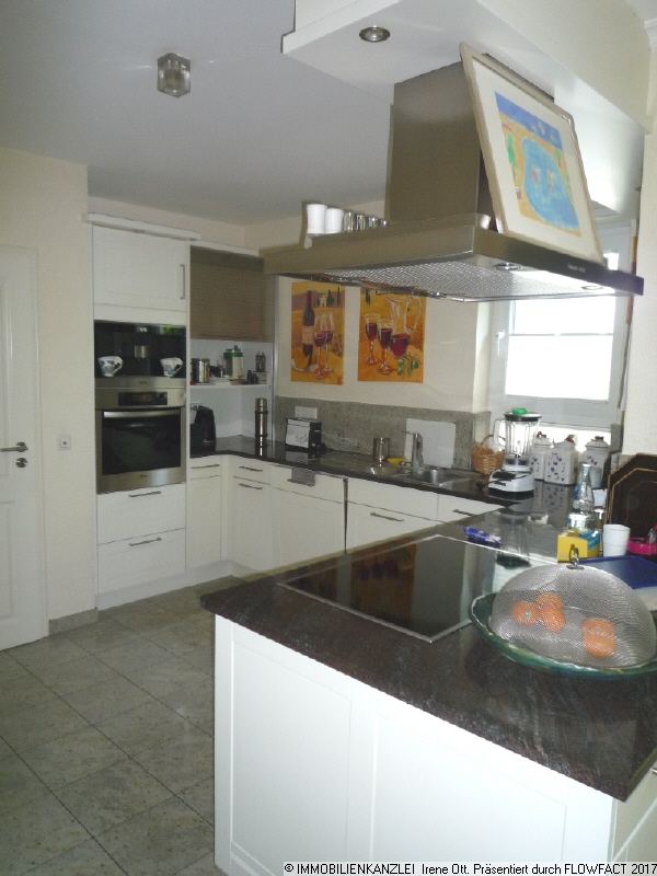 moderne K�che mit Zugang zum Abestellraum Erdgeschosswohnung Baden-Baden