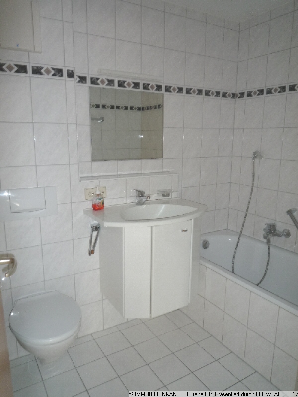 Bad mit Wanne Etagenwohnung Baden-Baden