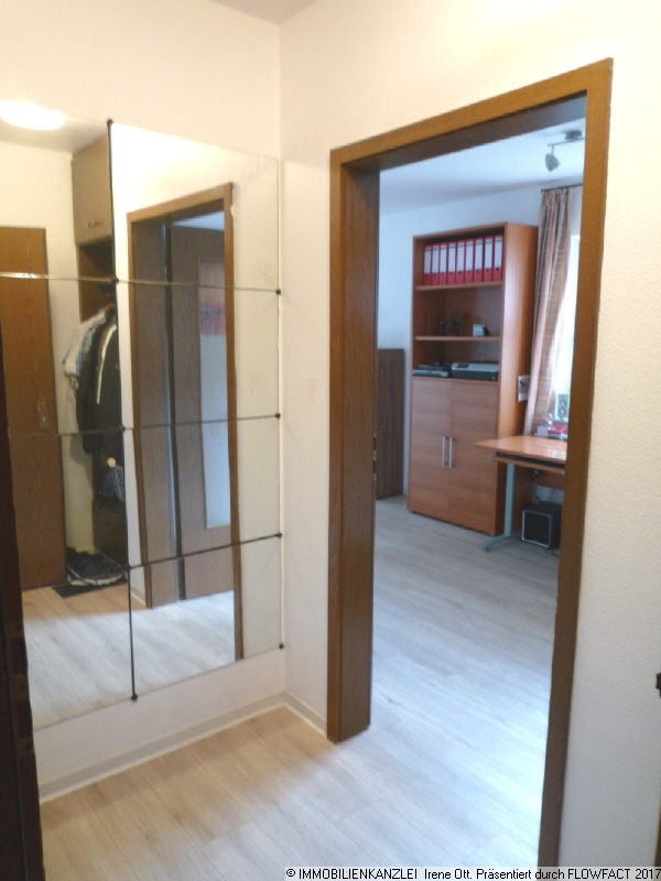 Flur mit Garderobe Erdgeschosswohnung Ettlingen