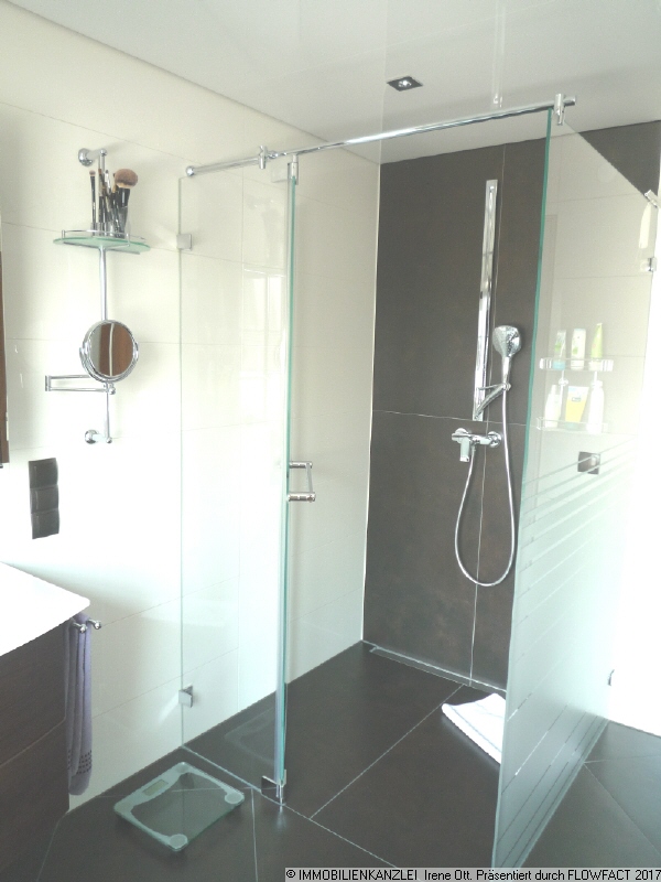 TL Bad mit bodengleicher Dusche Haus Baden-Baden