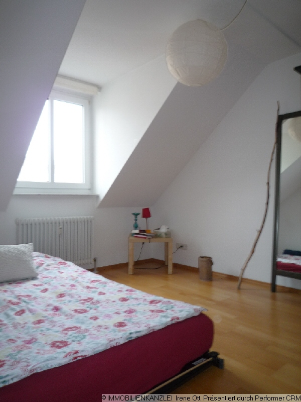 Schlafraum mit Platz f�r Kleiderschrank Maisonettewohnung Karlsruhe