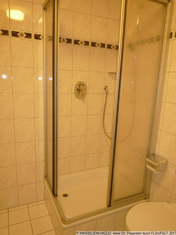 Bad mit Dusche und Wanne Etagenwohnung Baden-Baden