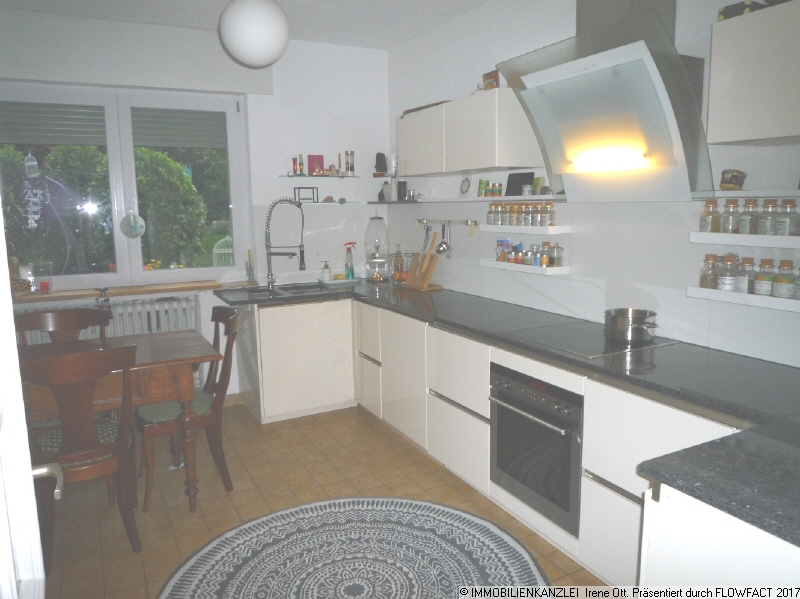 Wohn-K�che mit Einbauk�che Einfamilienhaus Baden-Baden