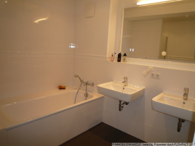 gro�z�giges Bad klassisch modern Dachgeschosswohnung Baden-Baden