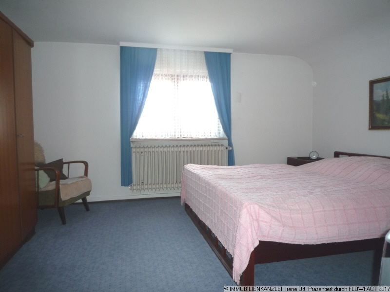 Dachgeschosszimmer Zweifamilienhaus Kehl