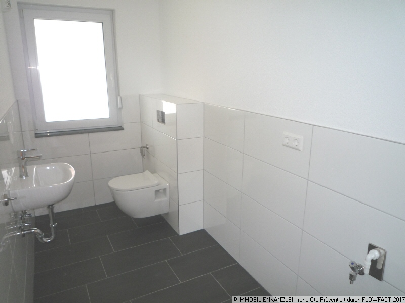 separates WC mit Anschluss Waschm-Trockner Dachgeschosswohnung Baden-Baden