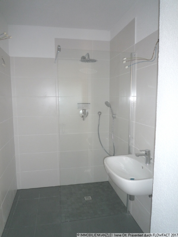 OG Bad mit bodenebener Dusche Einfamilienhaus Baden-Baden