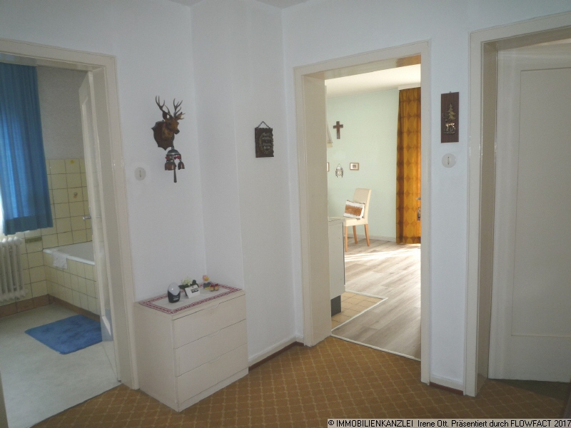 EG Flur mit Zugang zu allen R�umen Zweifamilienhaus Kehl