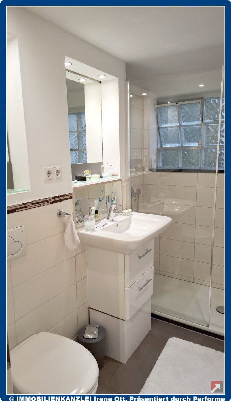 Bad mit DuscheWaschtischGlasbausteine Baden-Baden - Zentrum Etagenwohnung VERKAUFT Baden-Baden 3-ZiWo mit 2 Balkone und TG-Stellplatz