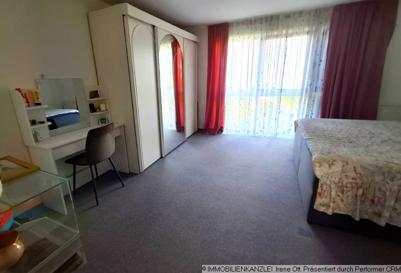 gro�es Schlafzimmer Etagenwohnung Emmendingen