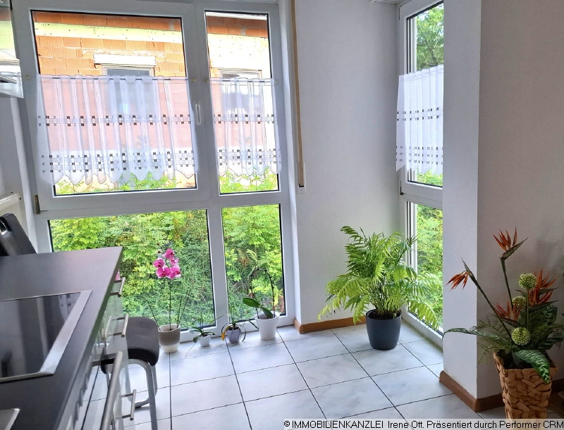 helle K�che mit bodentiefen Fenstern Etagenwohnung Emmendingen