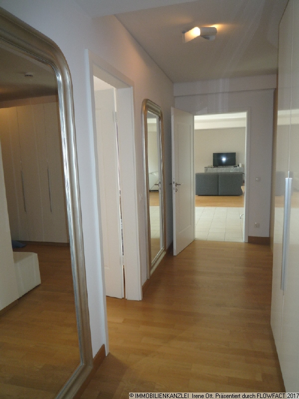 Flur - Zugang zu allen R�umen Dachgeschosswohnung Baden-Baden