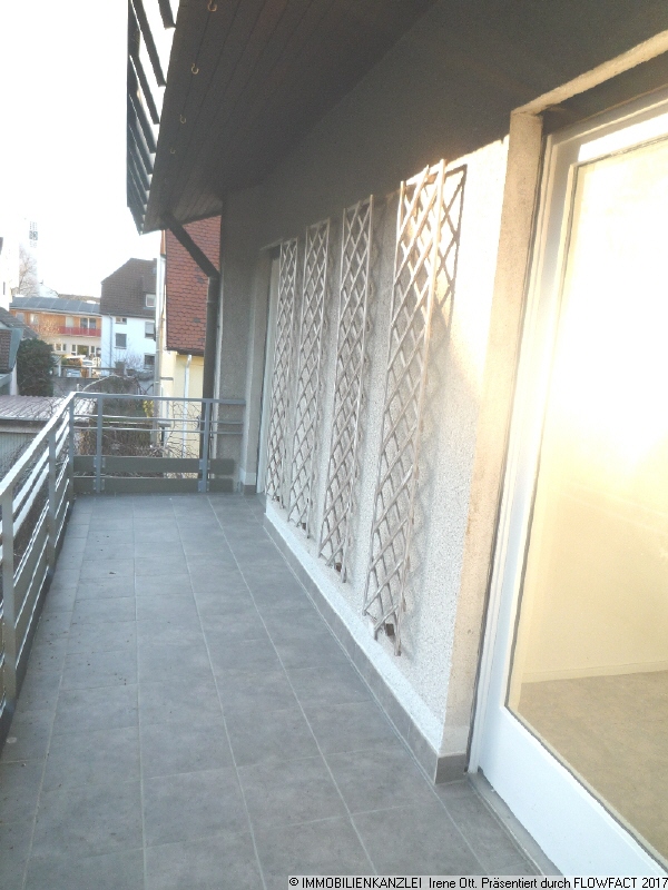 Balkon mit Abendsonne Einfamilienhaus Ettlingen
