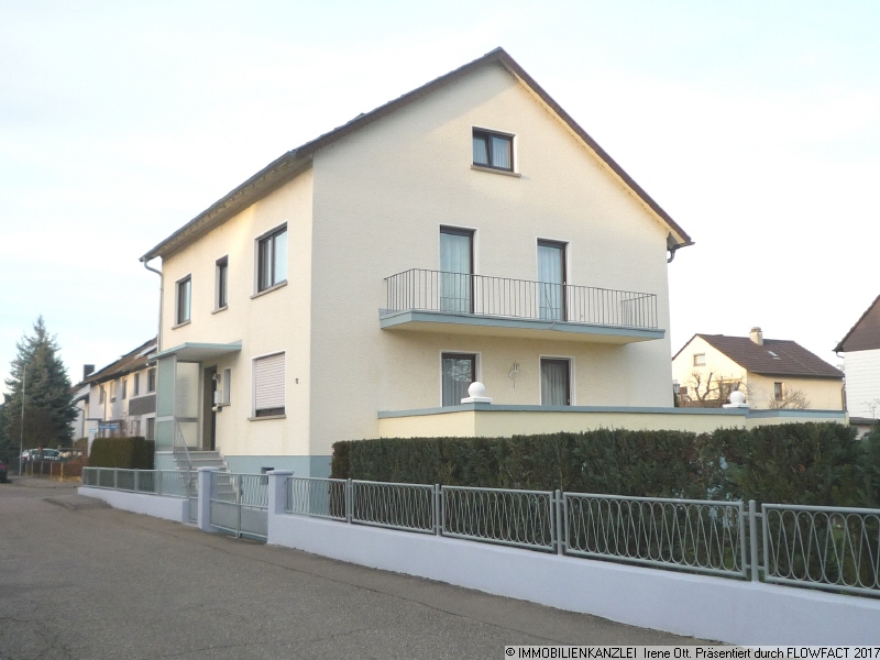 Zweifamilienhaus mit ausgebautem Dachgeschoss Zweifamilienhaus Kehl