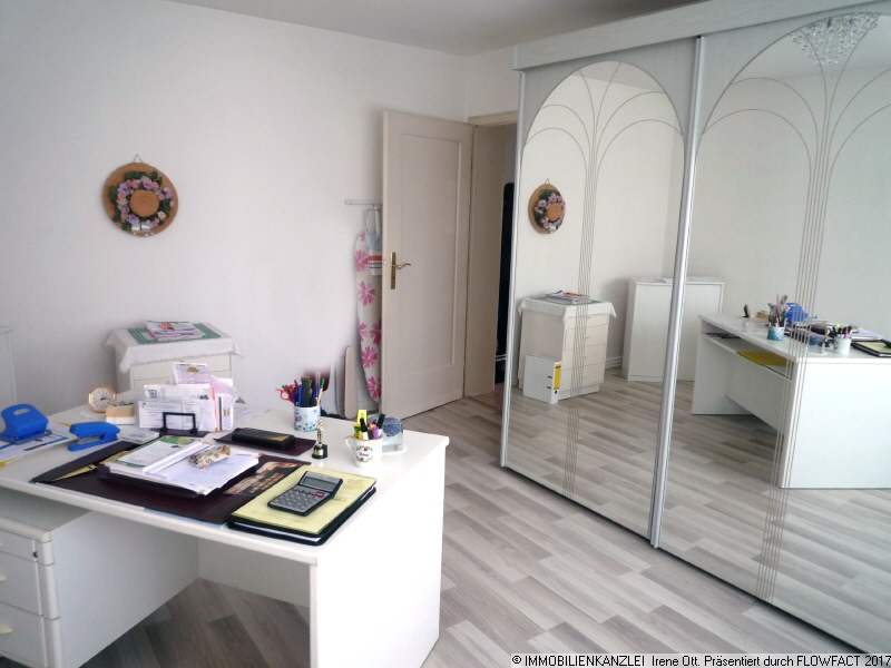 OG Zimmer mit Ausgang zum Balkon Zweifamilienhaus Kehl
