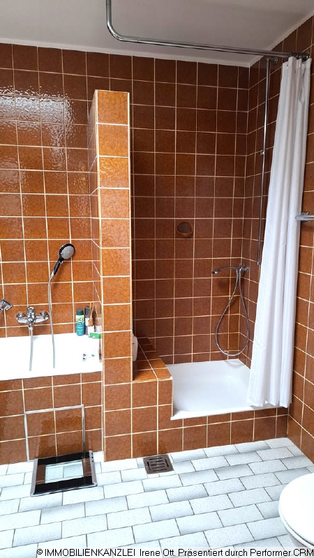 Bad mit DuscheWanneWC Einfamilienhaus Winnenden