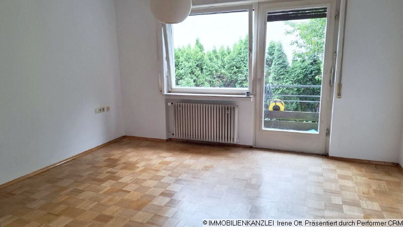 Zimmer mit Zugang Balkon Einfamilienhaus Ettlingen